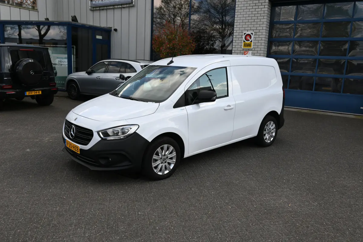 110 CDI L1 Pro 3 Zitplaatsen, MBUX, Stoelverwarming