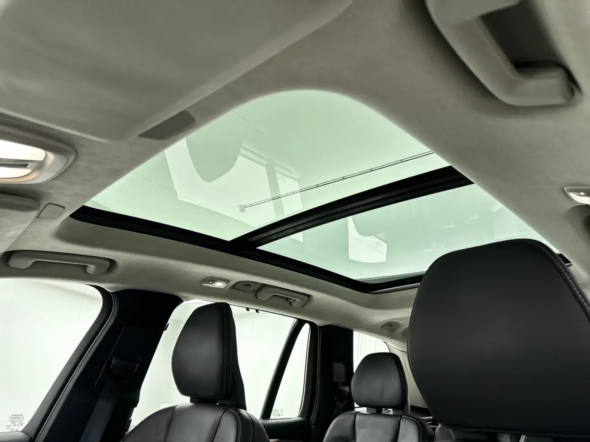 T8 Recharge Ultra Dark | 21" | Luchtvering | Geventileerd Nappa | Massagestoelen | Bowers & Wilkins | Trekhaak | Gelaagd Glas | Panoramadak | Head-up | 360 Camera