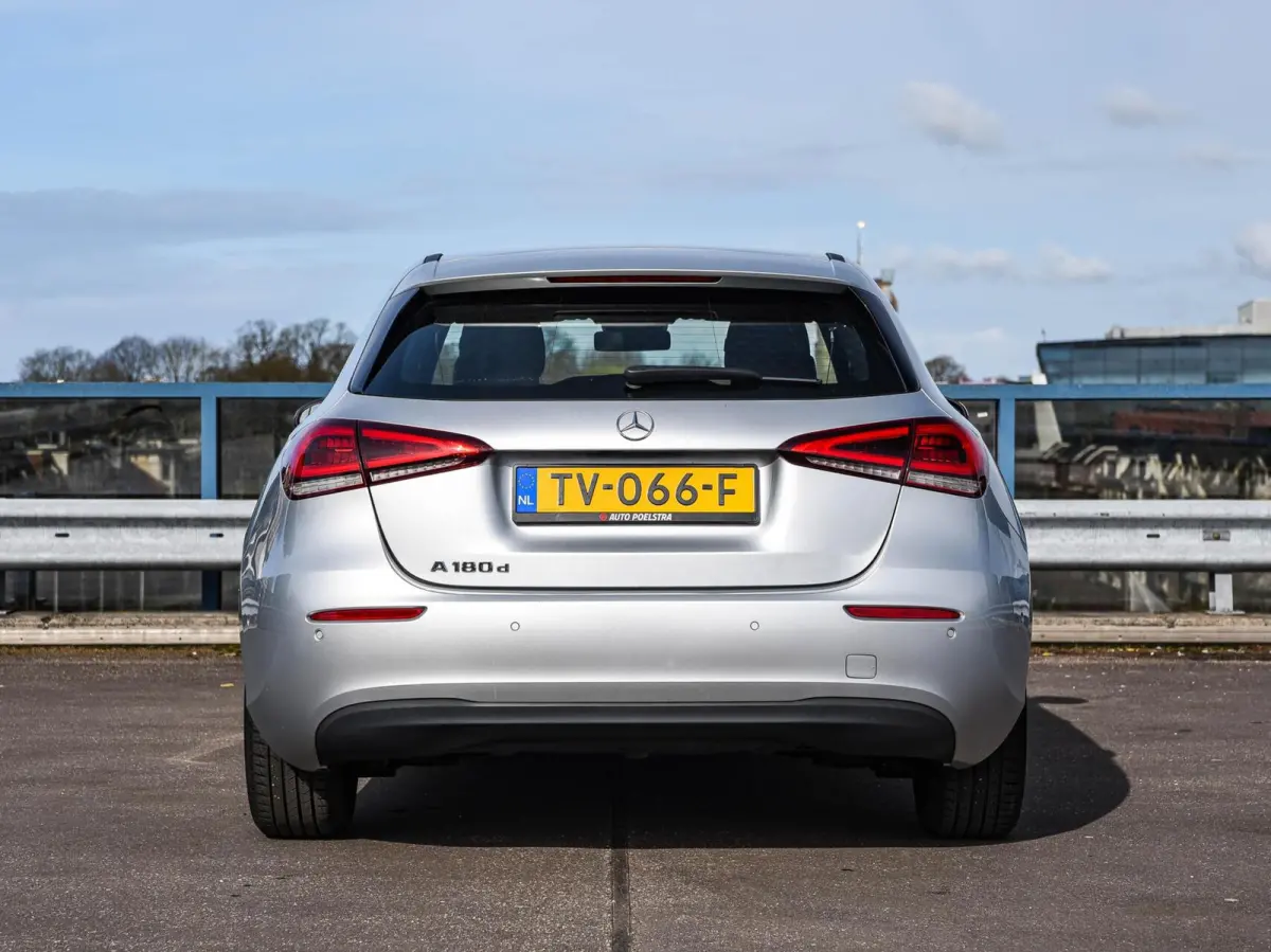 180 d Launch Edition Widescreen Camera Apple CarPlay Android Auto Navigatie Stoelverwarming