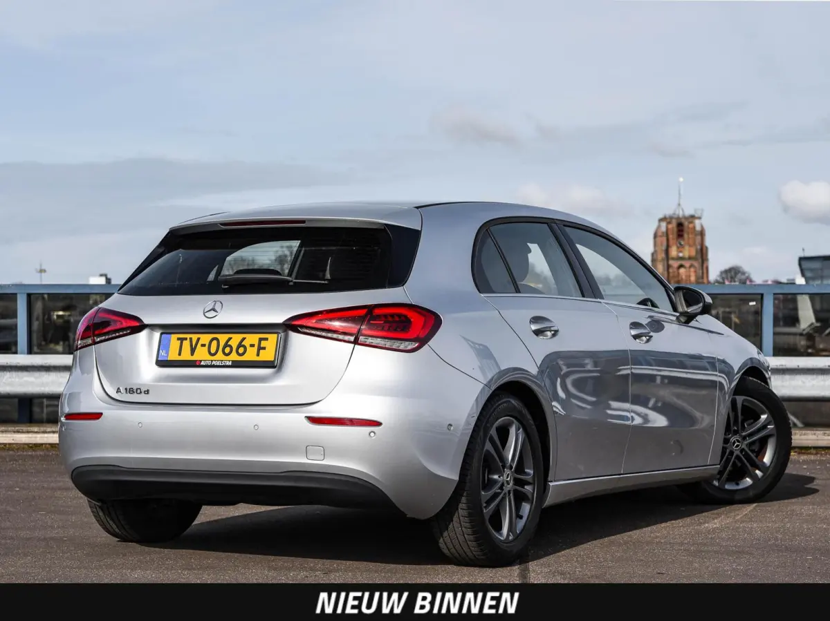 180 d Launch Edition Widescreen Camera Apple CarPlay Android Auto Navigatie Stoelverwarming
