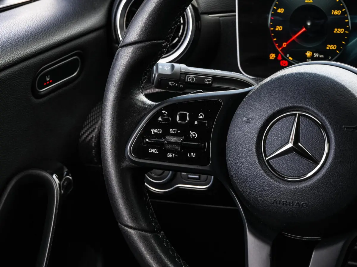 180 d Launch Edition Widescreen Camera Apple CarPlay Android Auto Navigatie Stoelverwarming