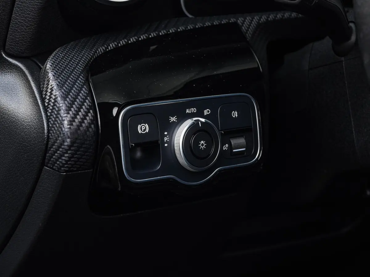 180 d Launch Edition Widescreen Camera Apple CarPlay Android Auto Navigatie Stoelverwarming