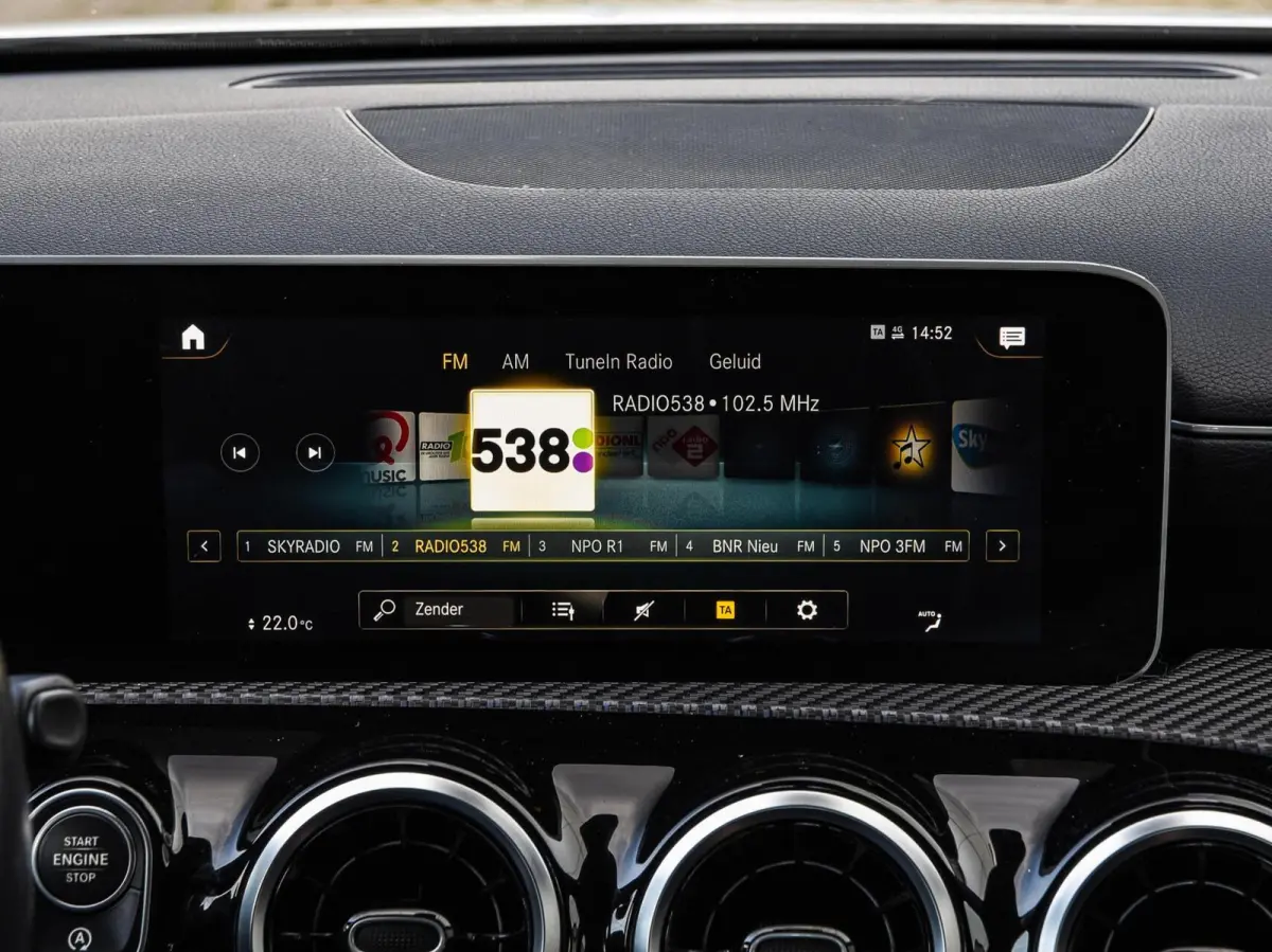 180 d Launch Edition Widescreen Camera Apple CarPlay Android Auto Navigatie Stoelverwarming