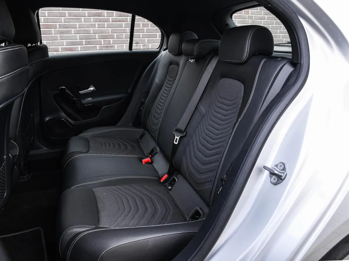 180 d Launch Edition Widescreen Camera Apple CarPlay Android Auto Navigatie Stoelverwarming