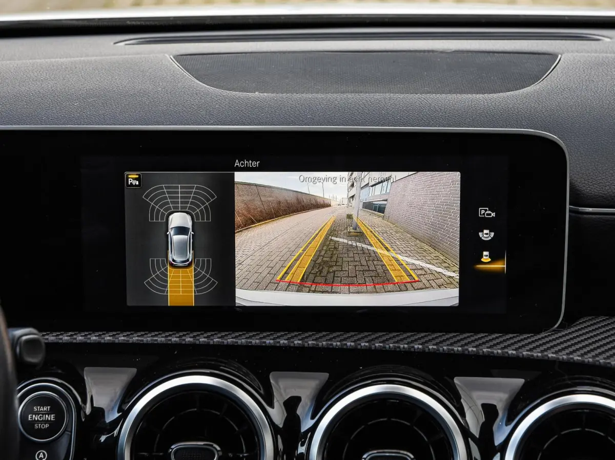 180 d Launch Edition Widescreen Camera Apple CarPlay Android Auto Navigatie Stoelverwarming