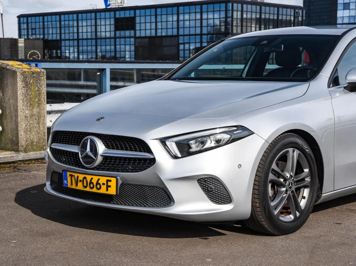 180 d Launch Edition Widescreen Camera Apple CarPlay Android Auto Navigatie Stoelverwarming