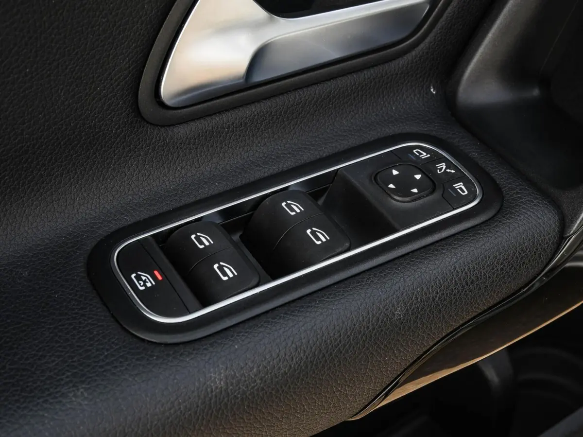 180 d Launch Edition Widescreen Camera Apple CarPlay Android Auto Navigatie Stoelverwarming