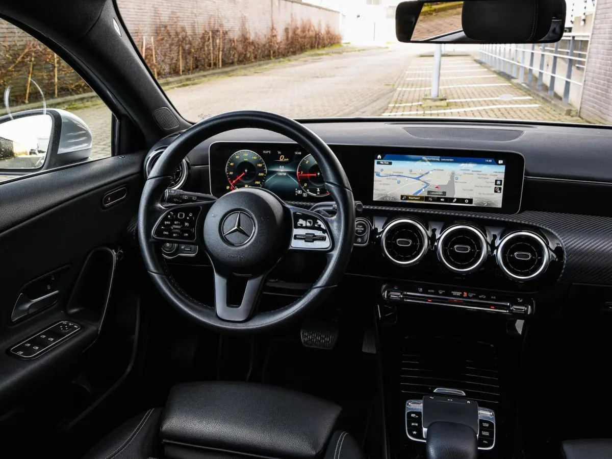 180 d Launch Edition Widescreen Camera Apple CarPlay Android Auto Navigatie Stoelverwarming