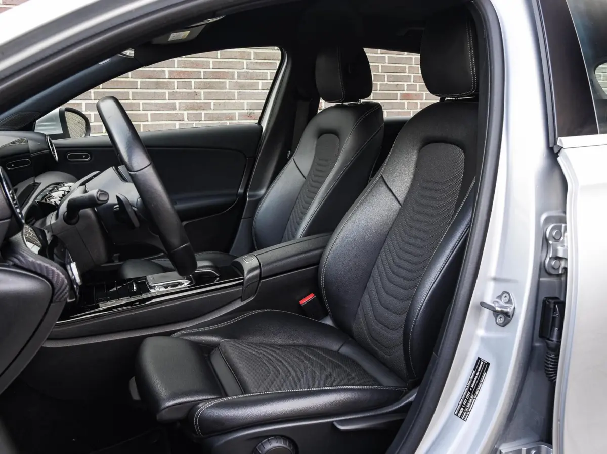 180 d Launch Edition Widescreen Camera Apple CarPlay Android Auto Navigatie Stoelverwarming