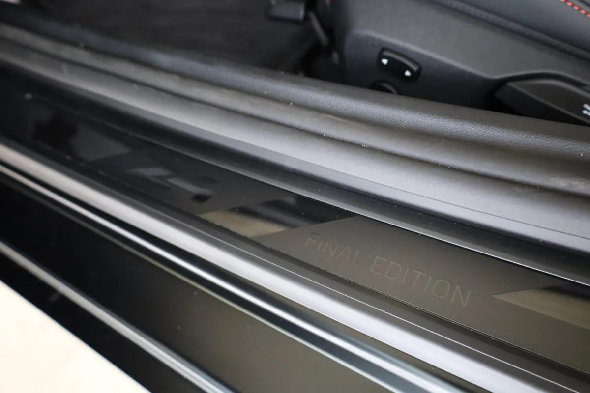 sDrive20i | Final Edition | Harman Kardon | Head-up Display