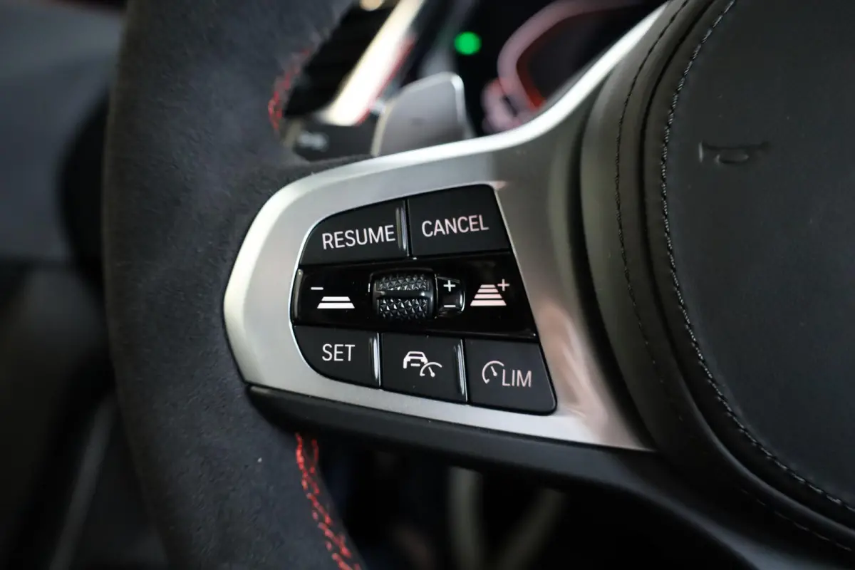 sDrive20i | Final Edition | Harman Kardon | Head-up Display