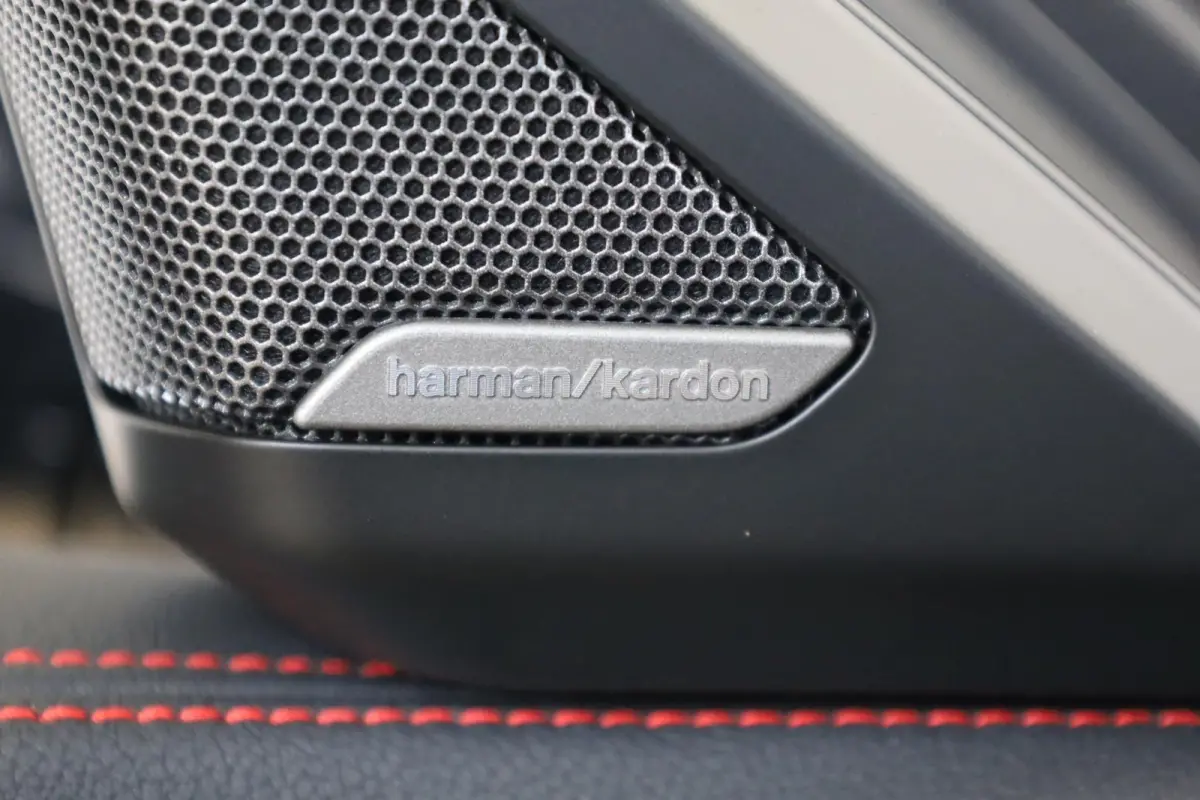 sDrive20i | Final Edition | Harman Kardon | Head-up Display