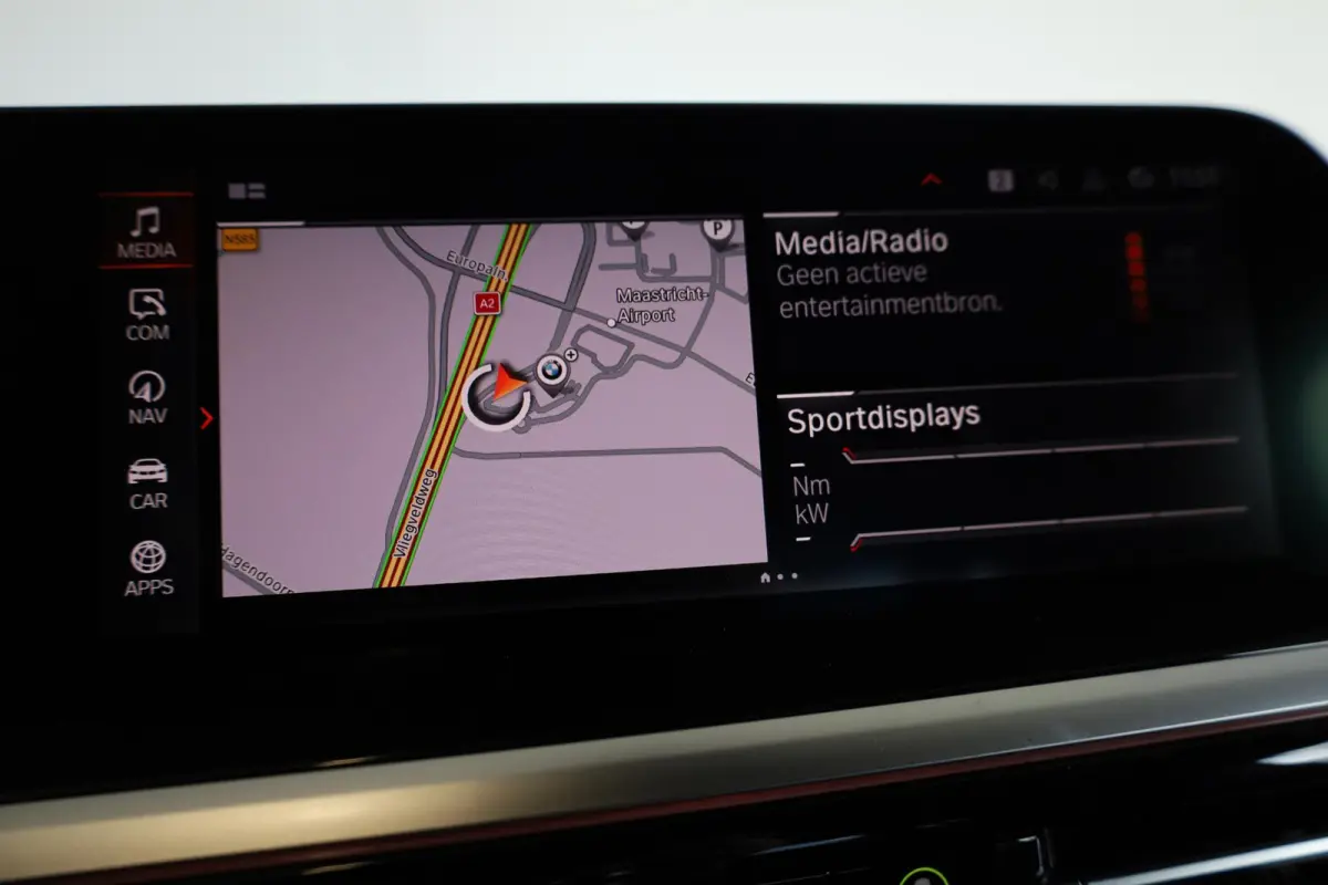 sDrive20i | Final Edition | Harman Kardon | Head-up Display