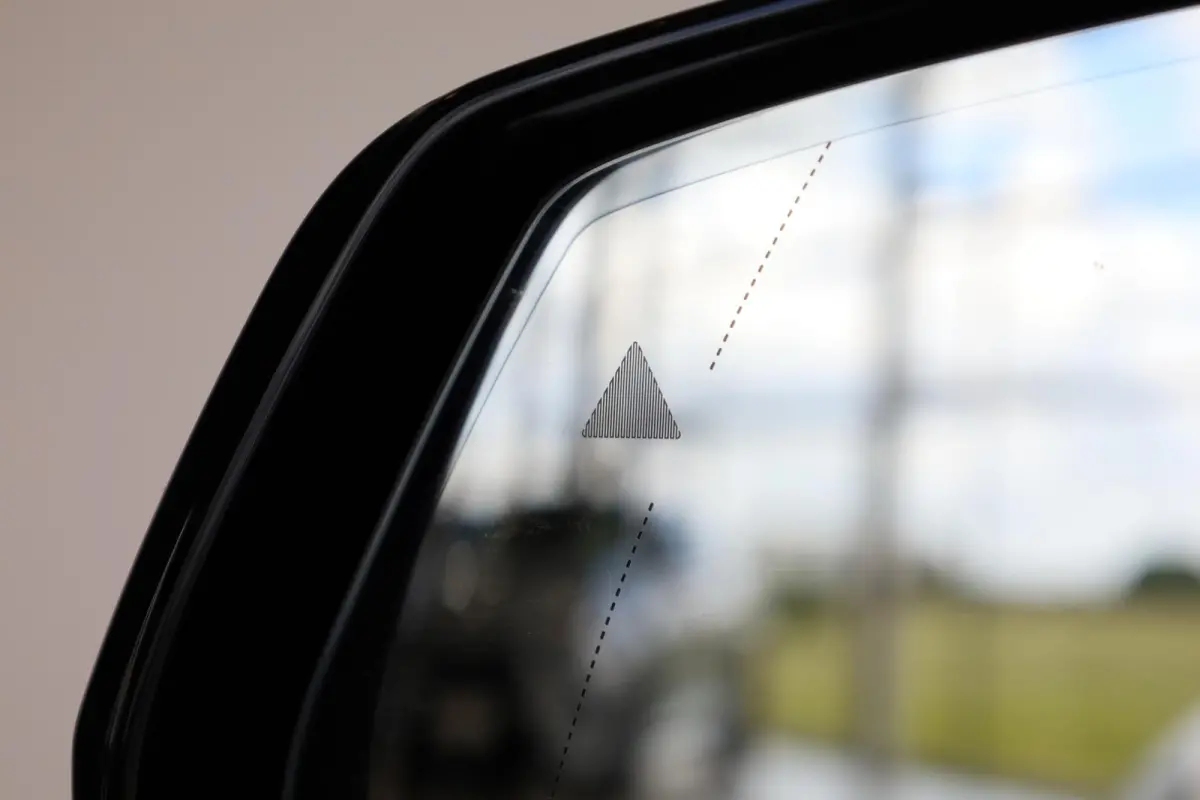 sDrive20i | Final Edition | Harman Kardon | Head-up Display