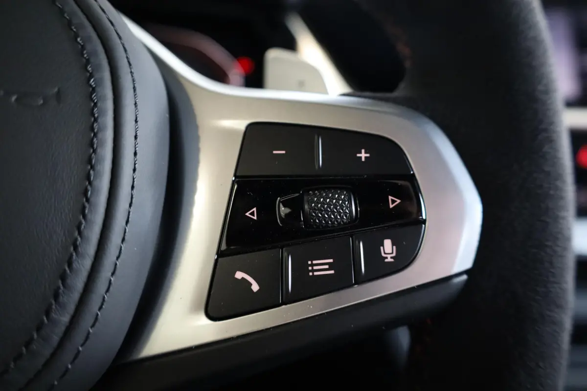 sDrive20i | Final Edition | Harman Kardon | Head-up Display