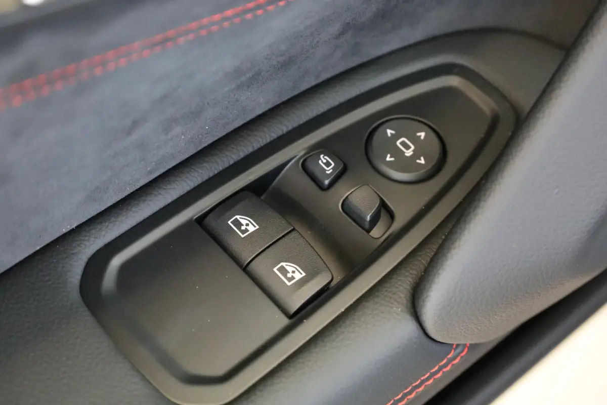 sDrive20i | Final Edition | Harman Kardon | Head-up Display