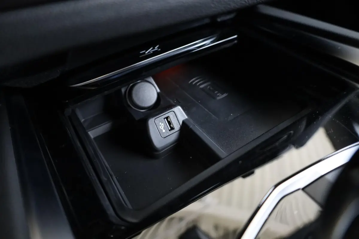 sDrive20i | Final Edition | Harman Kardon | Head-up Display