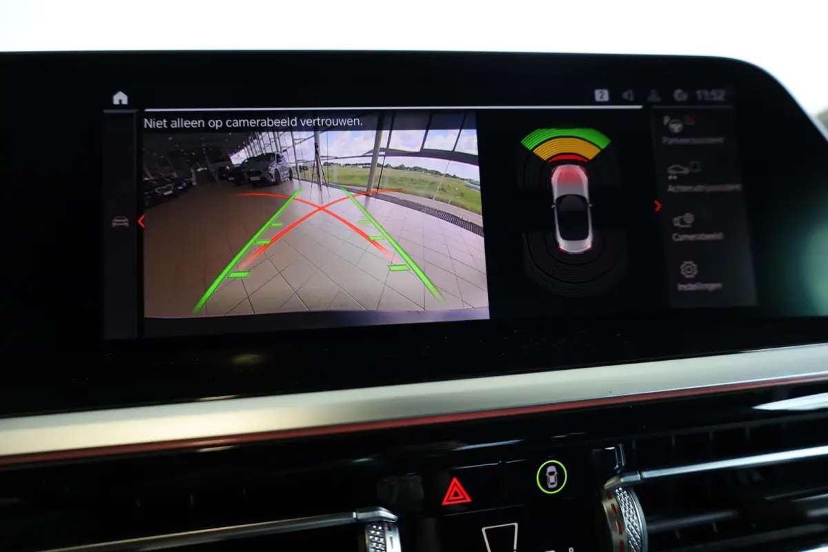 sDrive20i | Final Edition | Harman Kardon | Head-up Display