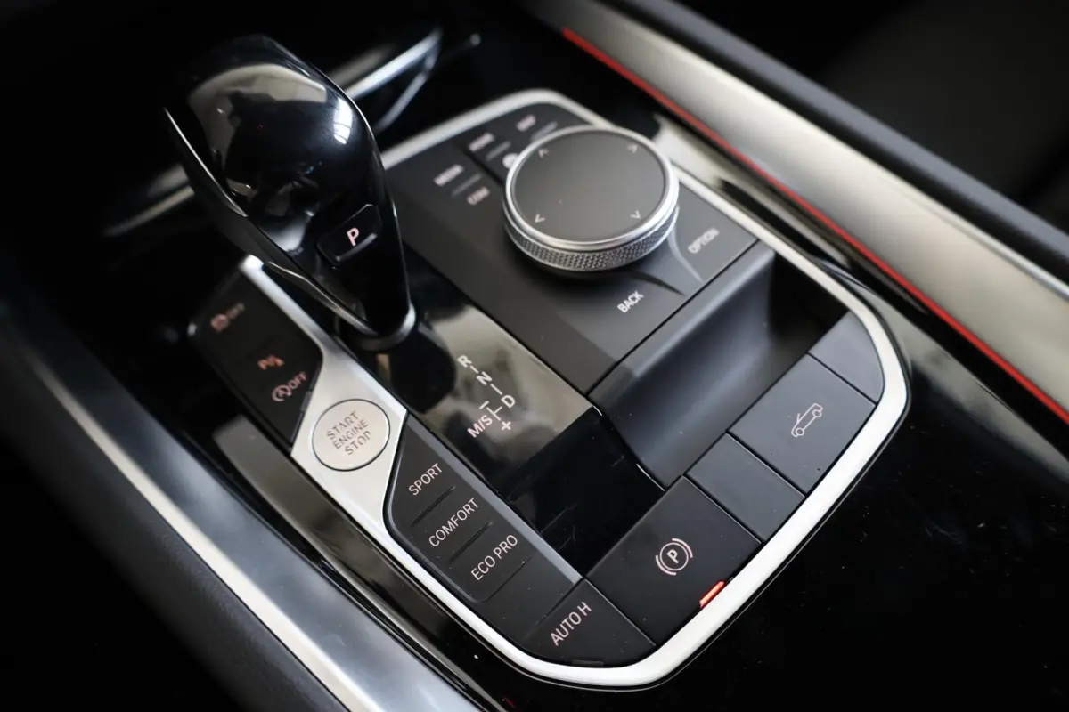 sDrive20i | Final Edition | Harman Kardon | Head-up Display