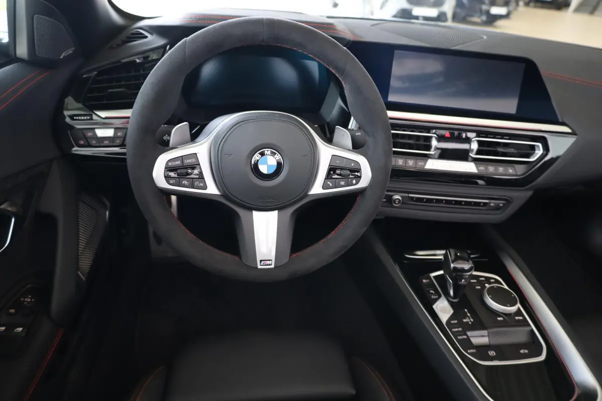 sDrive20i | Final Edition | Harman Kardon | Head-up Display