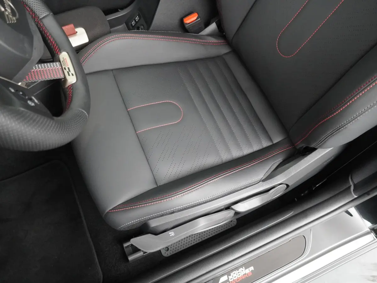 Cooper C JCW-trim | Pakket-M | Stuur- stoelverwarming | Schuif-kantel dak | Achteruitrijcamera |