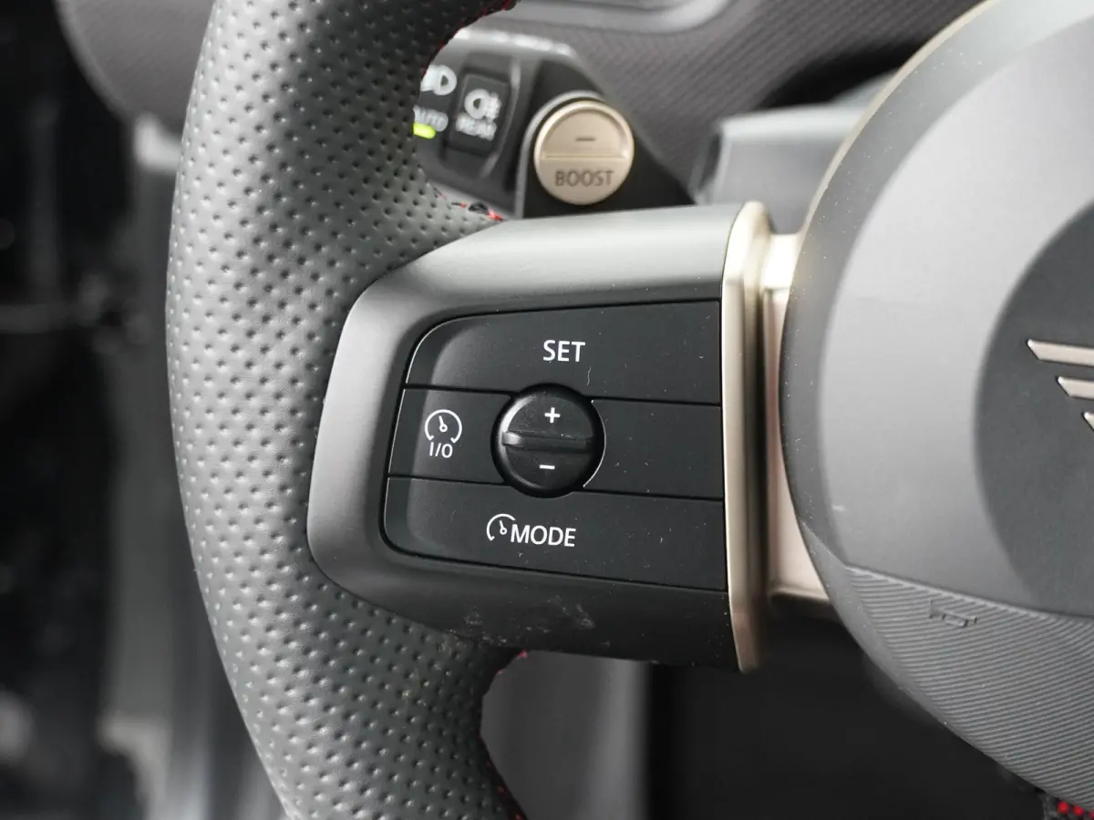 Cooper C JCW-trim | Pakket-M | Stuur- stoelverwarming | Schuif-kantel dak | Achteruitrijcamera |