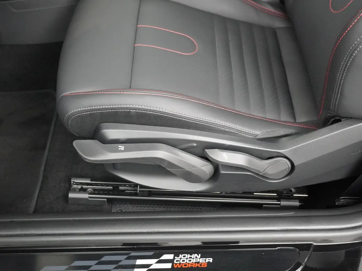 Cooper C JCW-trim | Pakket-M | Stuur- stoelverwarming | Schuif-kantel dak | Achteruitrijcamera |