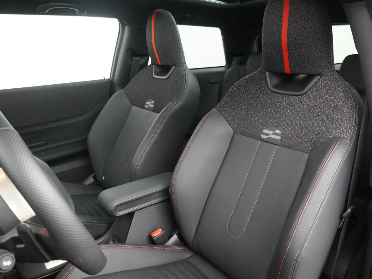Cooper C JCW-trim | Pakket-M | Stuur- stoelverwarming | Schuif-kantel dak | Achteruitrijcamera |