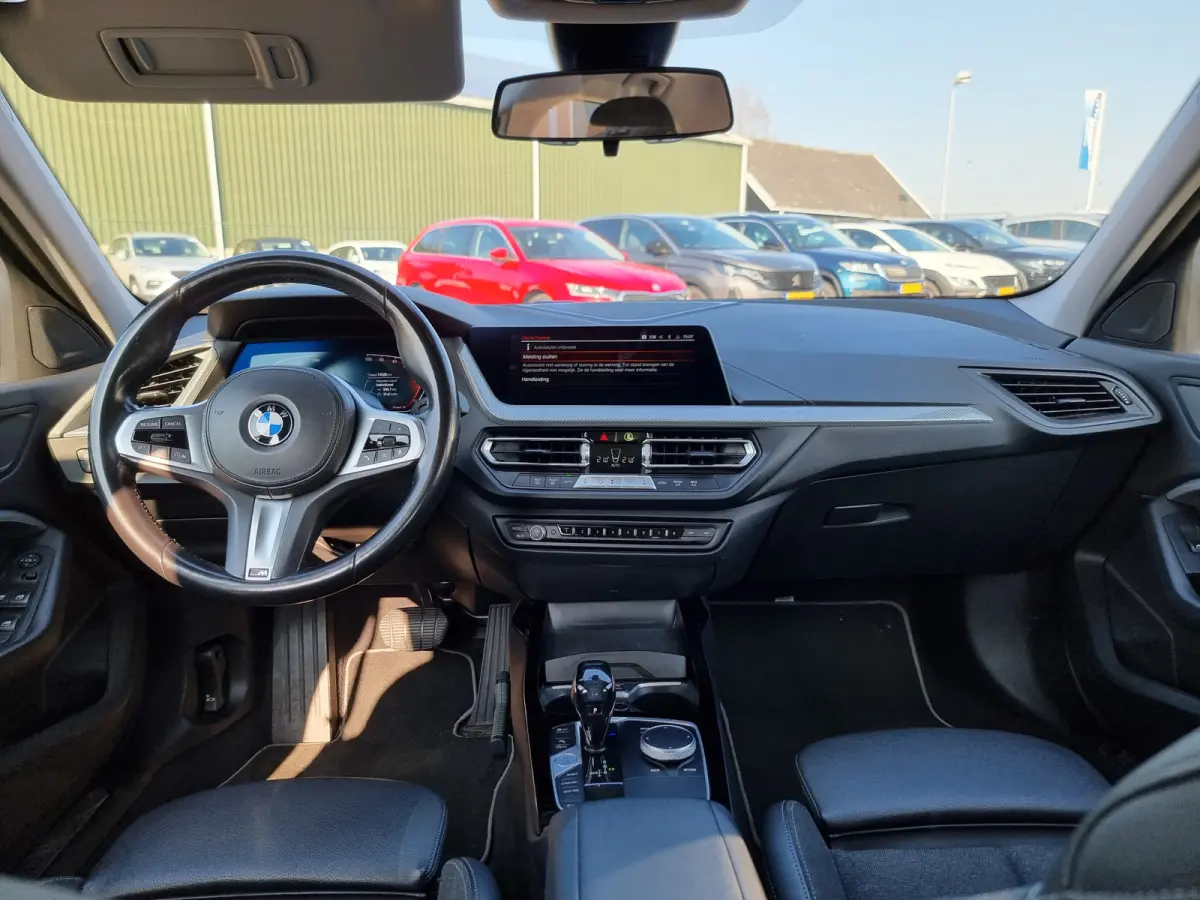 118i Business Edition M sport stuur | Sportline | Panoramadak | Sportstoelen