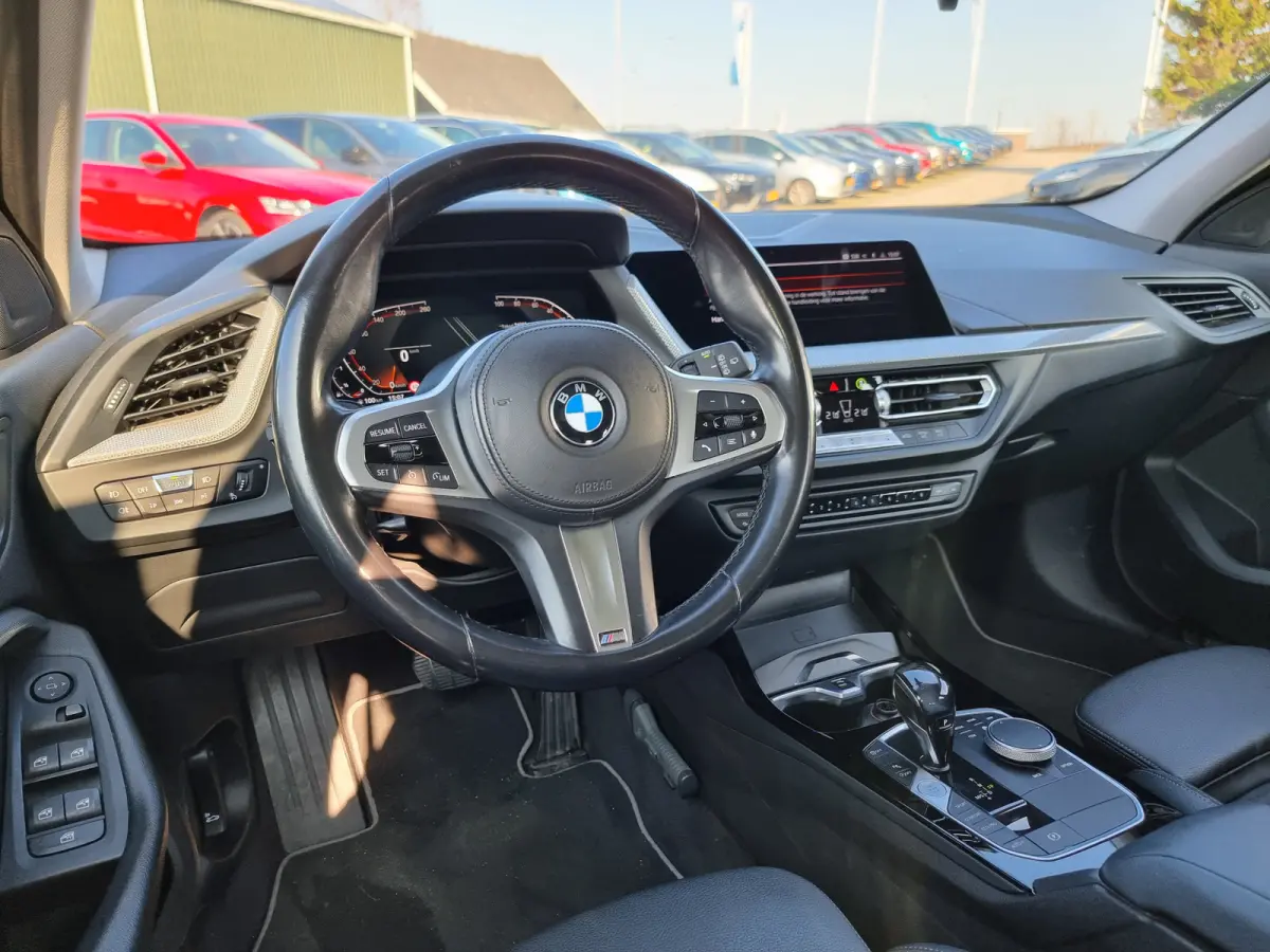 118i Business Edition M sport stuur | Sportline | Panoramadak | Sportstoelen