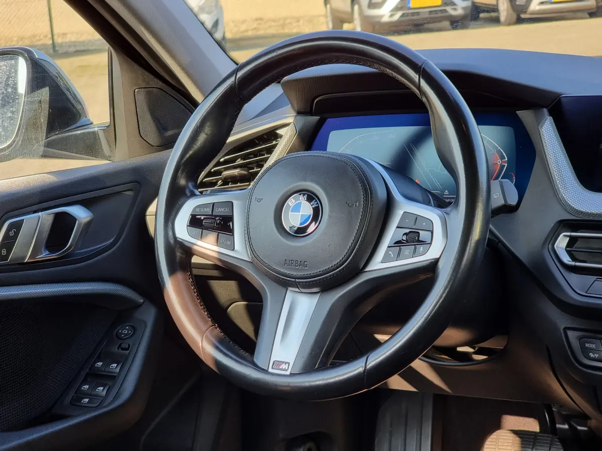 118i Business Edition M sport stuur | Sportline | Panoramadak | Sportstoelen