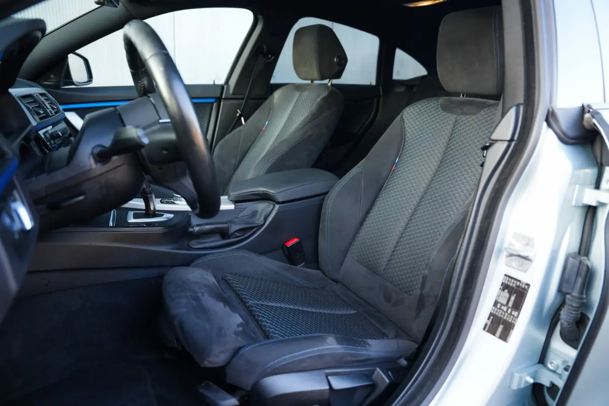 430i 252 pk High Executive M-Sportpakket / Frozen-Grey/ Led-Koplamp/ Schuif-Dak/ Head-Up/ Harman&Kardon/ Stoelverw./  Groot-Navi 19''LMV