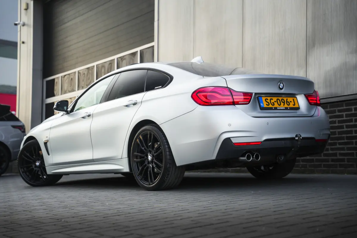 430i 252 pk High Executive M-Sportpakket / Frozen-Grey/ Led-Koplamp/ Schuif-Dak/ Head-Up/ Harman&Kardon/ Stoelverw./  Groot-Navi 19''LMV