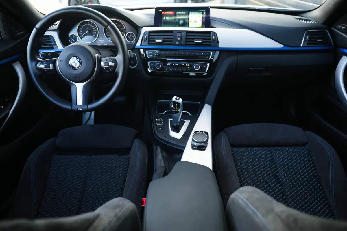430i 252 pk High Executive M-Sportpakket / Frozen-Grey/ Led-Koplamp/ Schuif-Dak/ Head-Up/ Harman&Kardon/ Stoelverw./  Groot-Navi 19''LMV