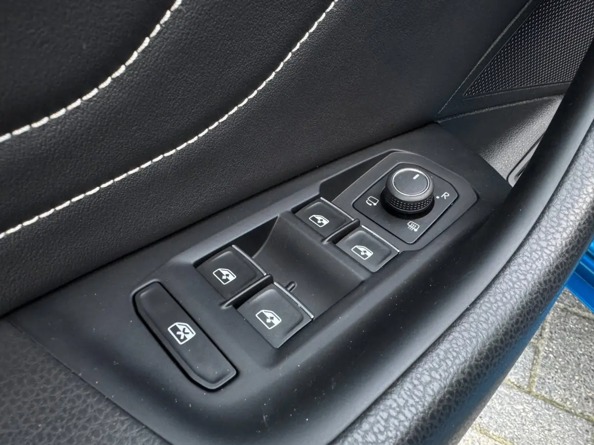 1.4 TSI eHybrid Elegance SOH 92,8 %/ STANDK./ ERGOSTOELEN / CAMERA / TREKHAAK / 19INCH / ACC / STOELVERW. / NAVI