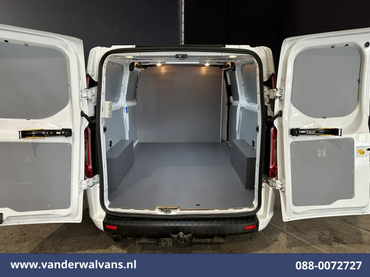 2.0 TDCI 130pk L2H1 Euro6 Airco | Camera | 2800kg Trekhaak | LED | Android Auto Cruisecontrol, Verwarmde voorruit, Stoelverwarming, Parkeersensoren, Bijrijdersbank