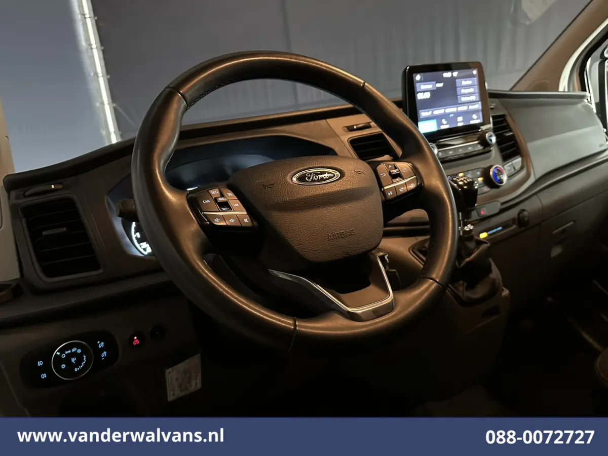 2.0 TDCI 130pk L2H1 Euro6 Airco | Camera | 2800kg Trekhaak | LED | Android Auto Cruisecontrol, Verwarmde voorruit, Stoelverwarming, Parkeersensoren, Bijrijdersbank