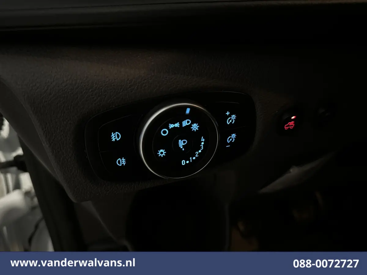 2.0 TDCI 130pk L2H1 Euro6 Airco | Camera | 2800kg Trekhaak | LED | Android Auto Cruisecontrol, Verwarmde voorruit, Stoelverwarming, Parkeersensoren, Bijrijdersbank