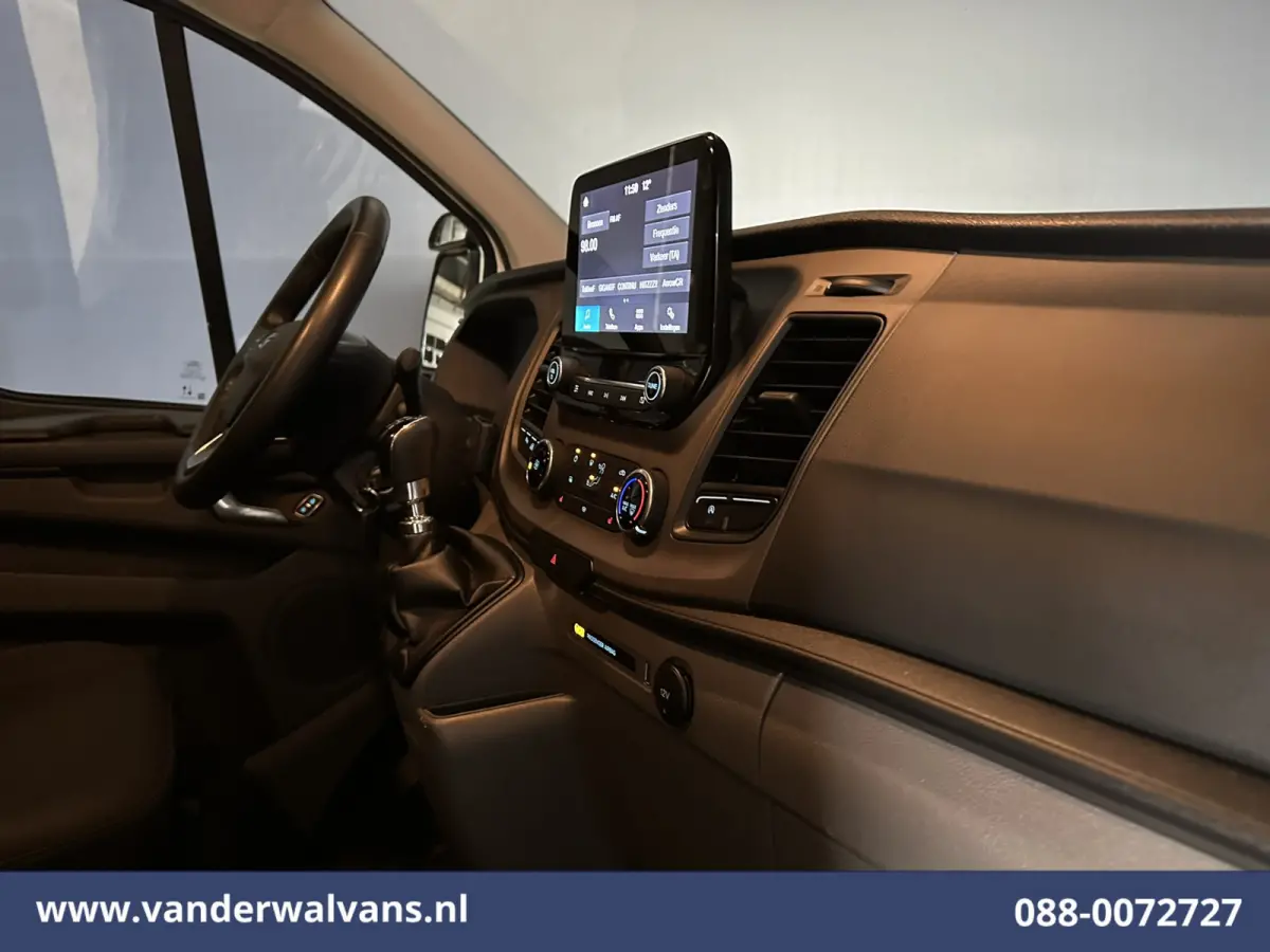 2.0 TDCI 130pk L2H1 Euro6 Airco | Camera | 2800kg Trekhaak | LED | Android Auto Cruisecontrol, Verwarmde voorruit, Stoelverwarming, Parkeersensoren, Bijrijdersbank