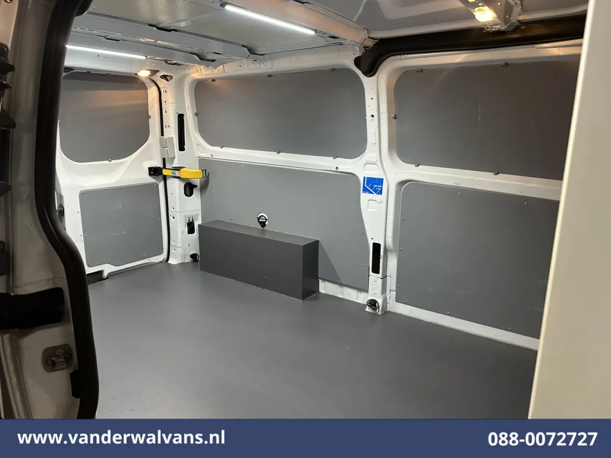 2.0 TDCI 130pk L2H1 Euro6 Airco | Camera | 2800kg Trekhaak | LED | Android Auto Cruisecontrol, Verwarmde voorruit, Stoelverwarming, Parkeersensoren, Bijrijdersbank