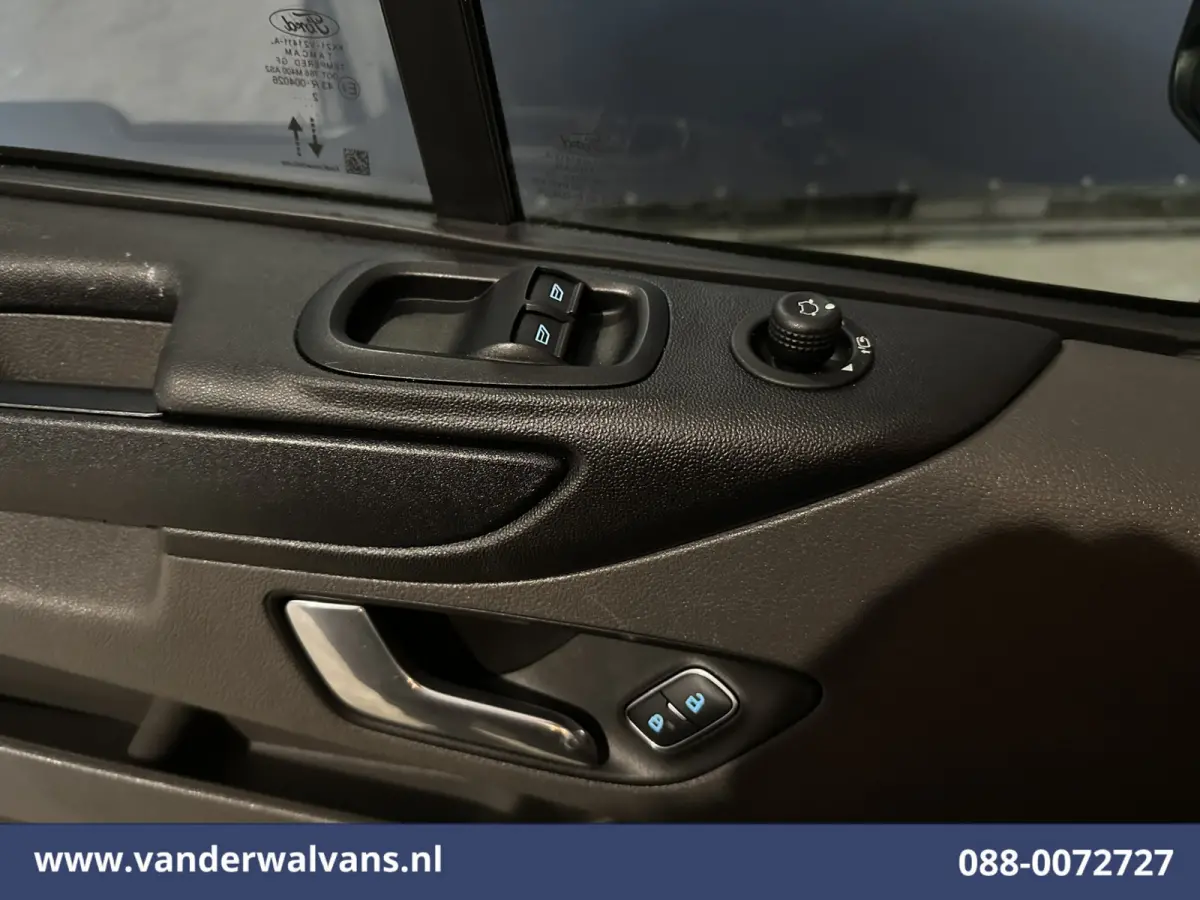 2.0 TDCI 130pk L2H1 Euro6 Airco | Camera | 2800kg Trekhaak | LED | Android Auto Cruisecontrol, Verwarmde voorruit, Stoelverwarming, Parkeersensoren, Bijrijdersbank