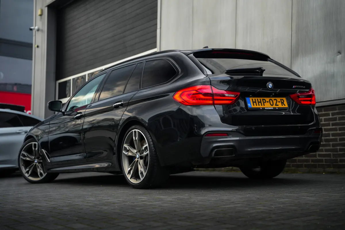 M550d 400pk xDrive High Executive M-Sportpakket /BTW-Auto/ Led-Koplamp/ Leder/ Sport-Stoelen/ Stoel.Verw/ Head-Up/ Keyless/ Harman&Kardon/ 360-Camera/ 20'' LMV