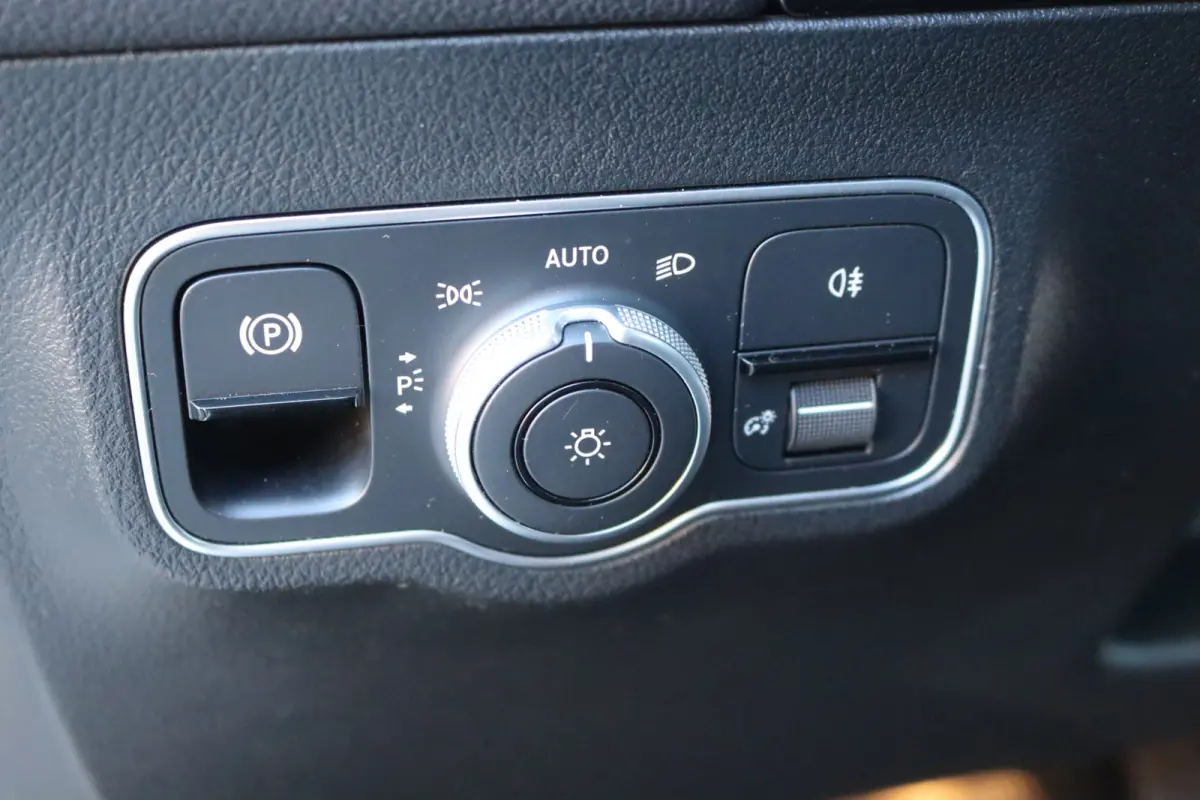 B200 177PK Automaat Mild-Hybrid Luxury Camera/Cruise-control/Elektr.-achterklep/Stoel-stuurverwarming