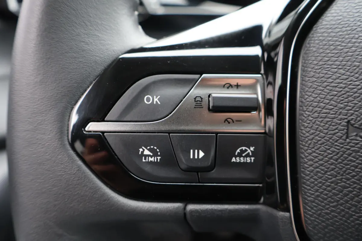 1.2 PureTech Allure Pack Business 1e Eigenaar | Volledig Onderh | NAP | BTW | Camera | Navi | Carplay | ACC | Climate | Full Led | Keyless | Dodehoek | LMV | Sportstoelen