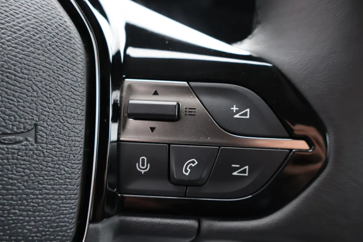 1.2 PureTech Allure Pack Business 1e Eigenaar | Volledig Onderh | NAP | BTW | Camera | Navi | Carplay | ACC | Climate | Full Led | Keyless | Dodehoek | LMV | Sportstoelen