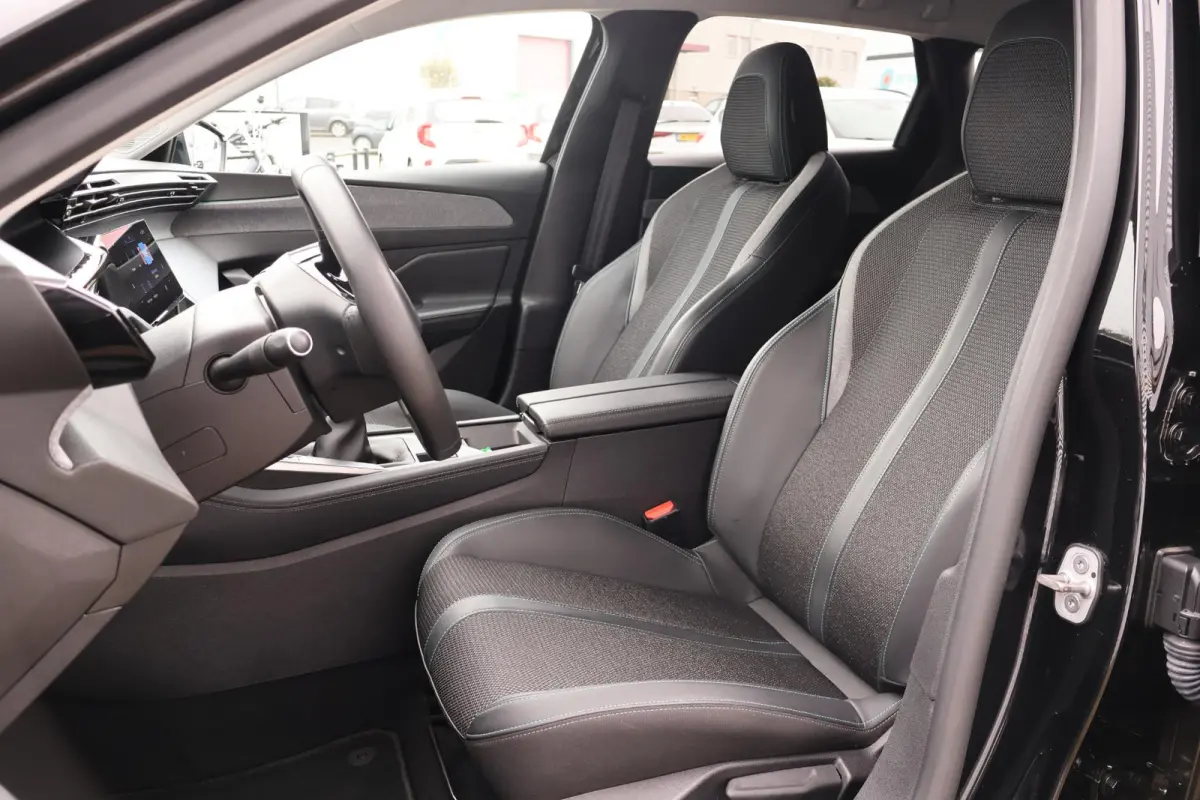 1.2 PureTech Allure Pack Business 1e Eigenaar | Volledig Onderh | NAP | BTW | Camera | Navi | Carplay | ACC | Climate | Full Led | Keyless | Dodehoek | LMV | Sportstoelen