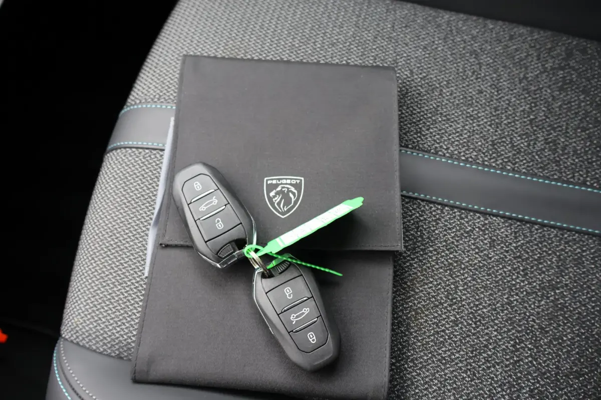 1.2 PureTech Allure Pack Business 1e Eigenaar | Volledig Onderh | NAP | BTW | Camera | Navi | Carplay | ACC | Climate | Full Led | Keyless | Dodehoek | LMV | Sportstoelen