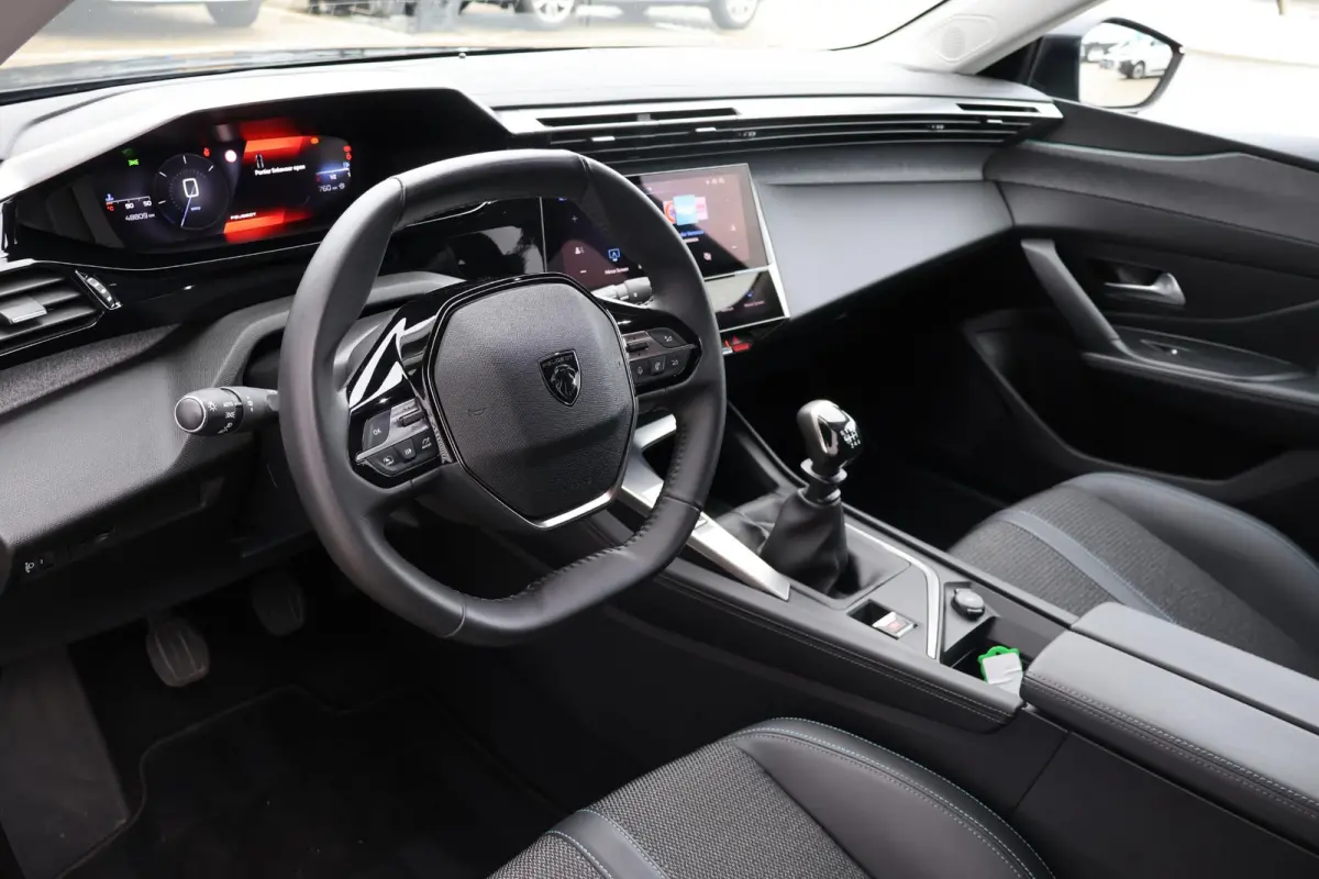 1.2 PureTech Allure Pack Business 1e Eigenaar | Volledig Onderh | NAP | BTW | Camera | Navi | Carplay | ACC | Climate | Full Led | Keyless | Dodehoek | LMV | Sportstoelen