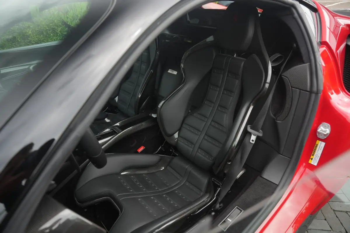 4.0 V8 Assetto Fiorano Fiorano Pack Carbon Fibre Daytona Racing Seats