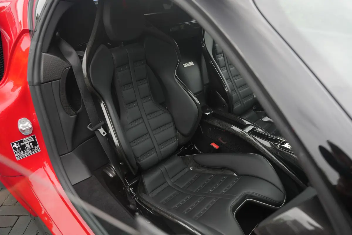 4.0 V8 Assetto Fiorano Fiorano Pack Carbon Fibre Daytona Racing Seats